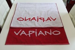 Kudottu logolla pyyheliina Vapiano 
